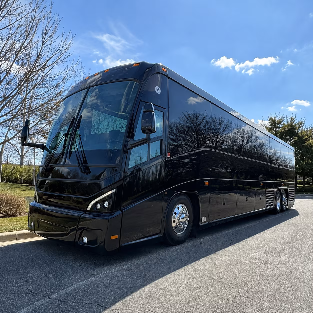 ada accessible employee shuttle buses for milpitas workplaces